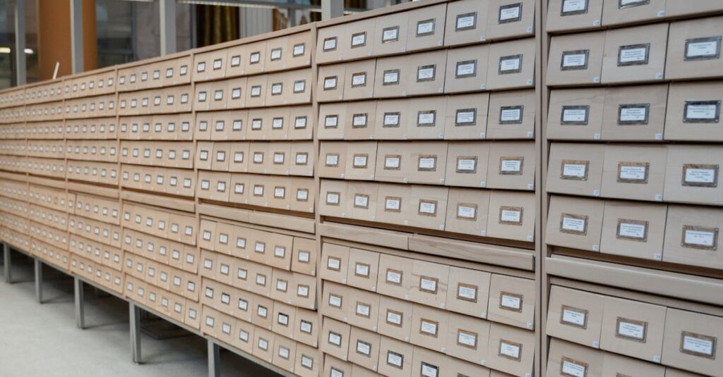 Unsichtbare Mikro-Technologien in Manga & Anime: Papiergeruch, Screentones, Risographie und die Kunst des Schweigens