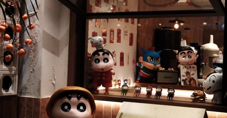 Unsichtbare Ökosysteme von Manga & Anime: Risograph-Dōjinshi, Giongo-Typografie und taktiles Lesen