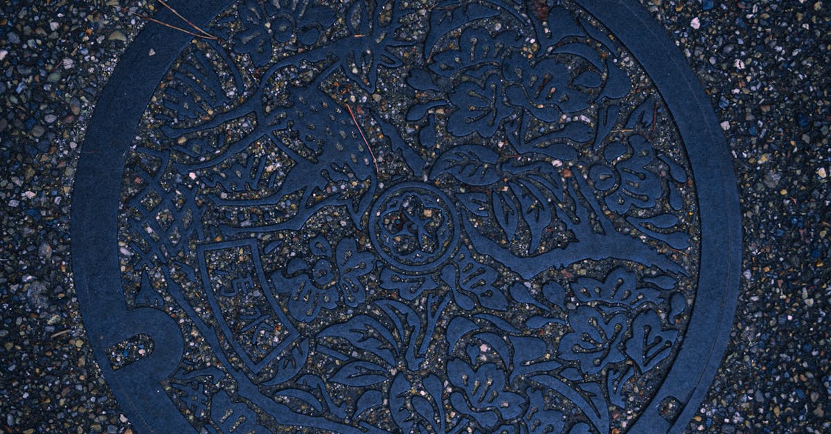 Unsichtbare Infrastruktur in Manga & Anime: Wie Strommasten, Treppen und Automaten heimlich die Story lenken