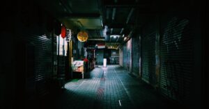 Die unsichtbaren Künste in Manga & Anime: SFX-Typografie, Stille im Sounddesign und die Architektur nie existierender Städte